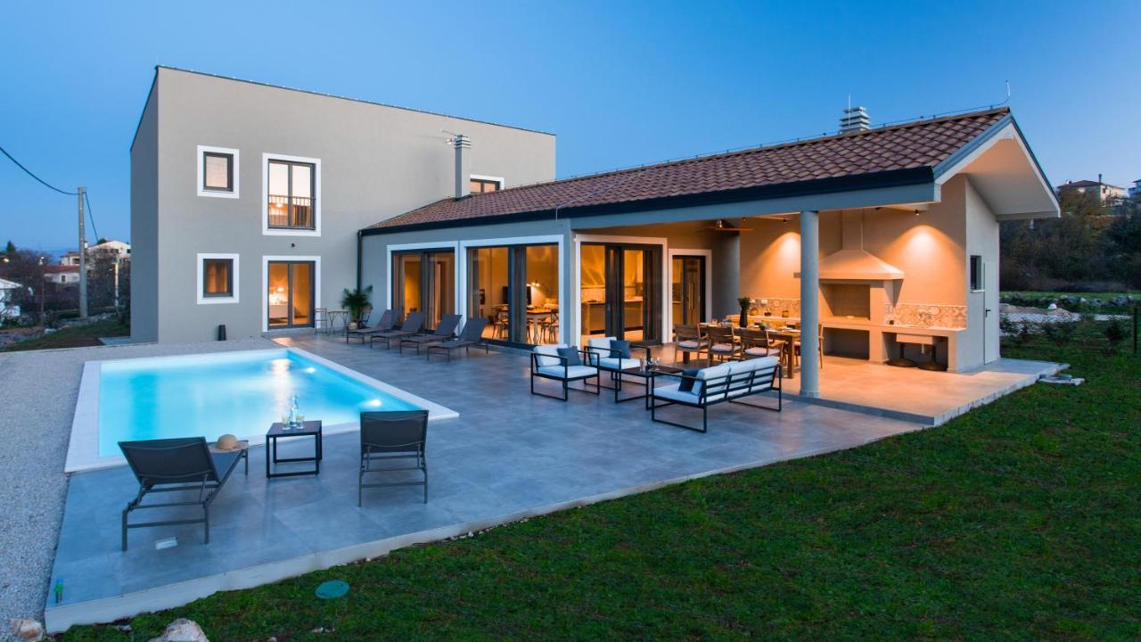 Villa & Jardin - Luxury Villa With Swimming Pool Vrh  Bagian luar foto