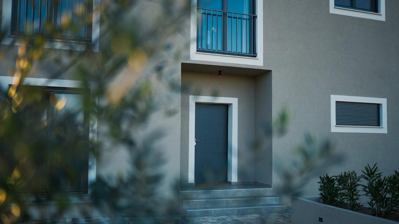 Villa & Jardin - Luxury Villa With Swimming Pool Vrh  Bagian luar foto