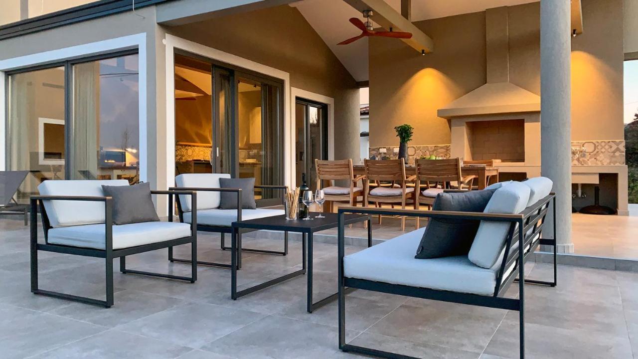 Villa & Jardin - Luxury Villa With Swimming Pool Vrh  Bagian luar foto