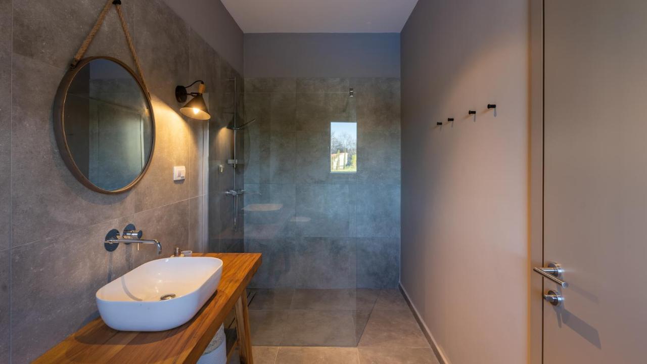 Villa & Jardin - Luxury Villa With Swimming Pool Vrh  Bagian luar foto