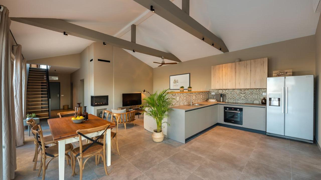 Villa & Jardin - Luxury Villa With Swimming Pool Vrh  Bagian luar foto