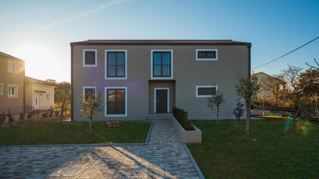 Villa & Jardin - Luxury Villa With Swimming Pool Vrh  Bagian luar foto