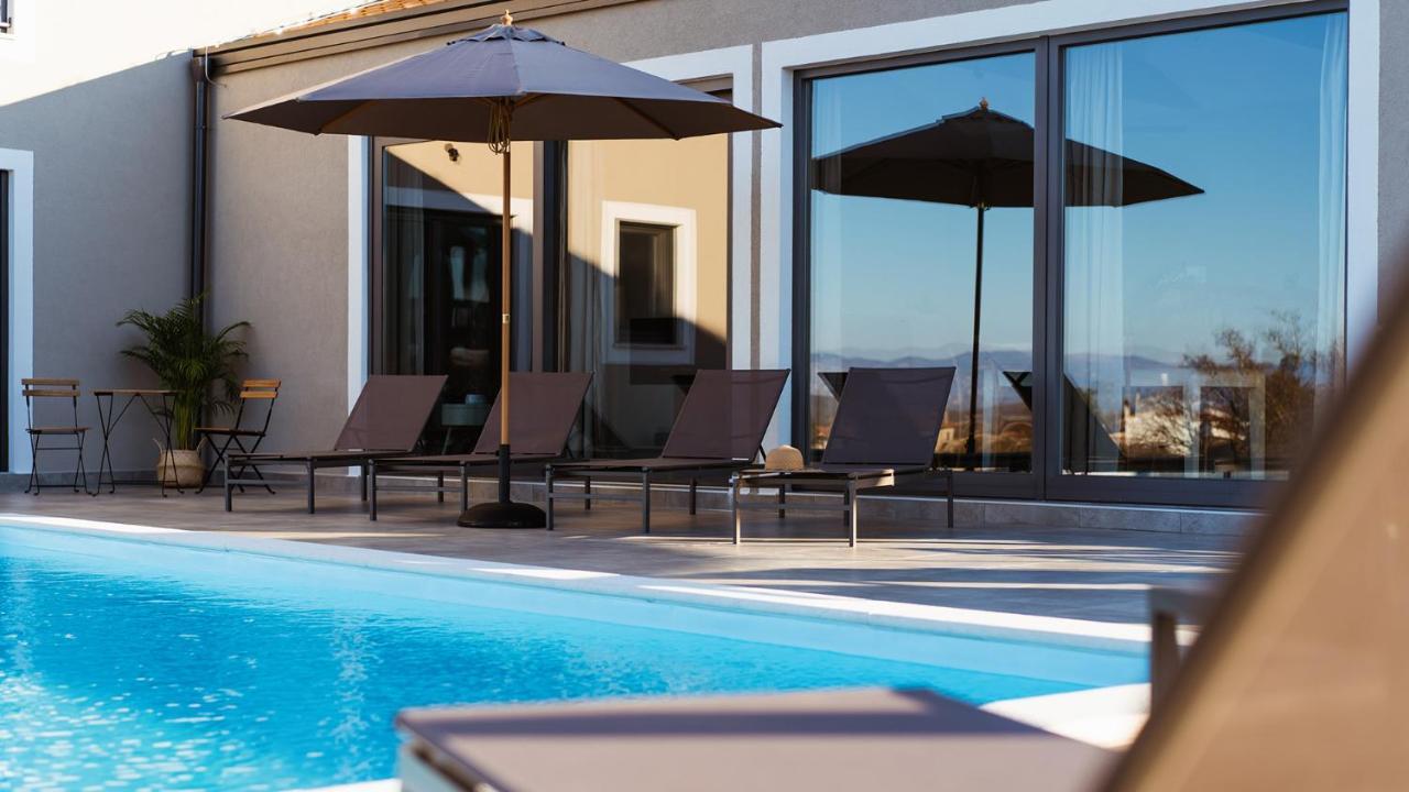 Villa & Jardin - Luxury Villa With Swimming Pool Vrh  Bagian luar foto